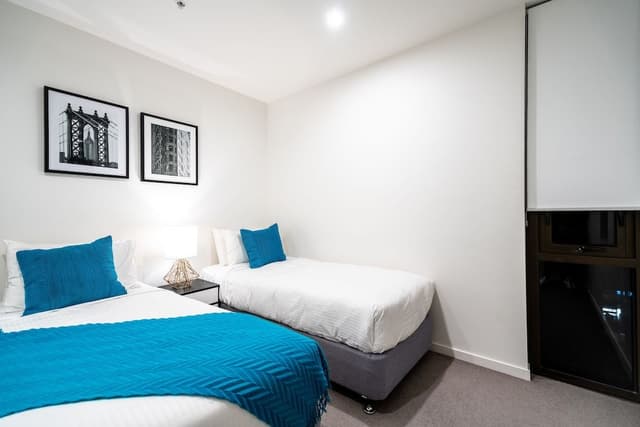 2 Bedroom 2 Bathroom Apartment with Balcony and City Facing
