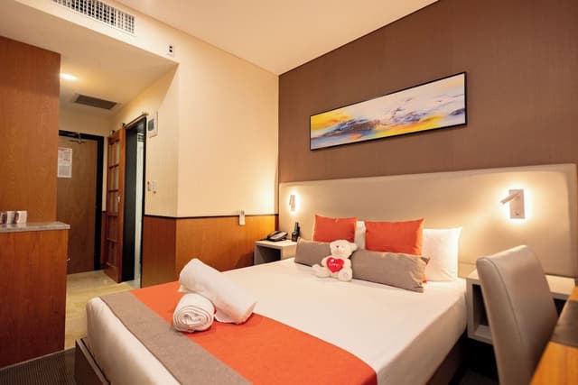 Compact Queen Room