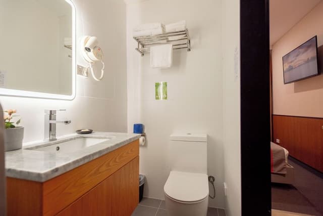Compact Queen Room