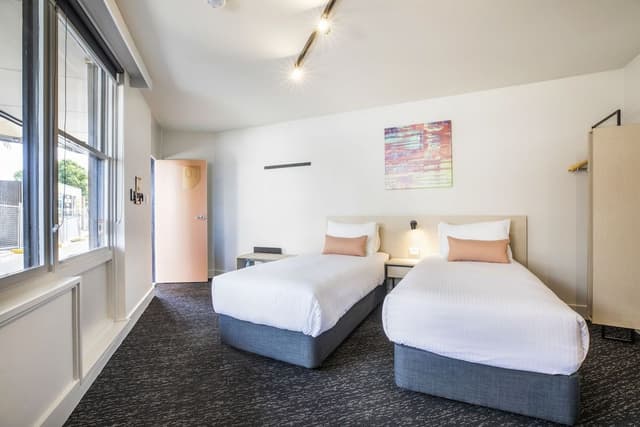 Standard Studio, Multiple Beds