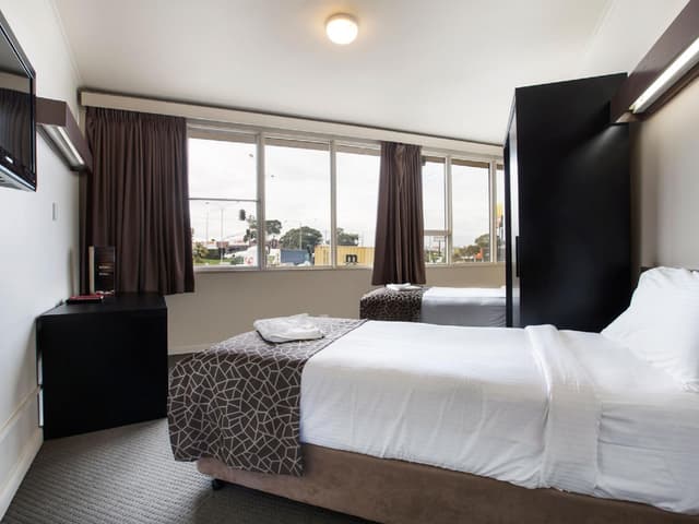 Studio King Room with Extra Bed
