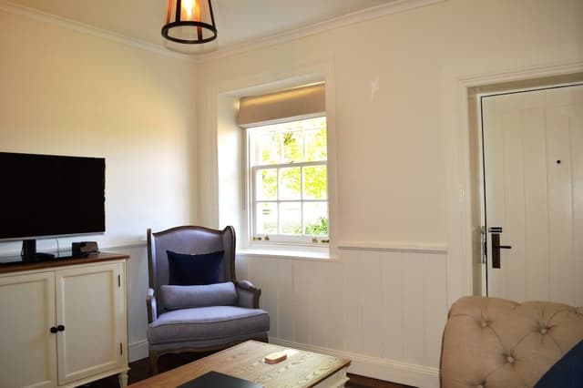 Luxury Cottage, 1 King Bed, Hill View
