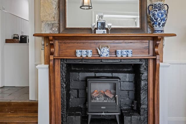 Luxury Cottage, 1 King Bed, Hill View