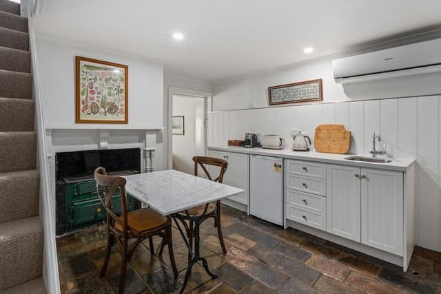 Luxury Cottage, 1 King Bed, Hill View