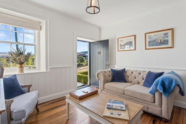 Luxury Cottage, 1 King Bed, Hill View
