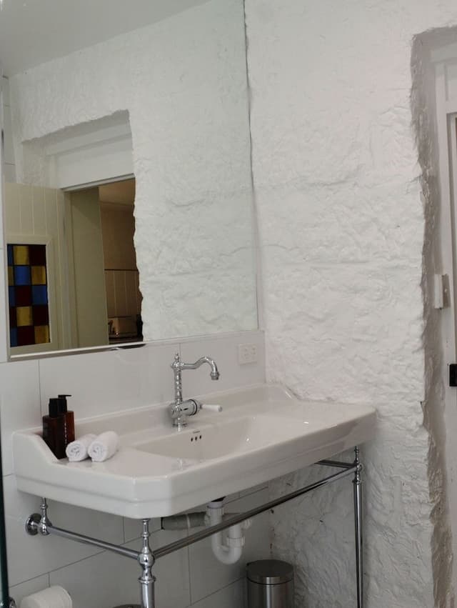 Luxury Cottage, 1 King Bed, Hill View