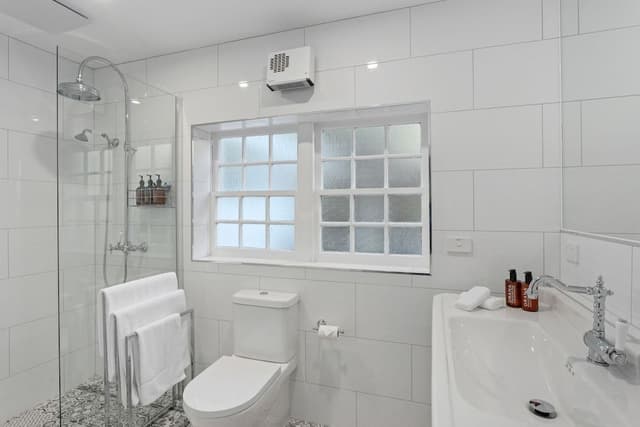 Luxury Cottage, 1 King Bed, Hill View