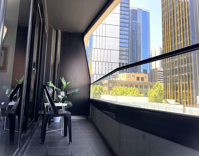 Two Bedroom Two Bathroom Apartment with 4 Single beds