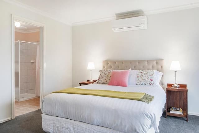 Twin Room with Ensuite & Balcony