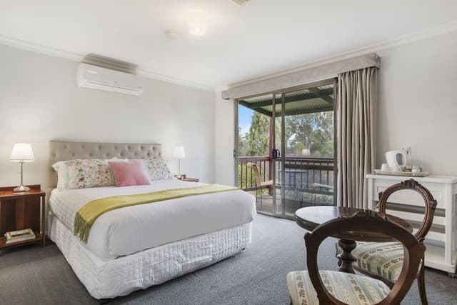 Twin Room with Ensuite & Balcony