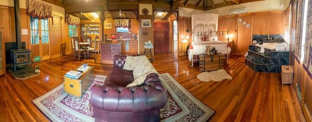 Romantic Cottage, 1 Queen Bed (Ironbark)