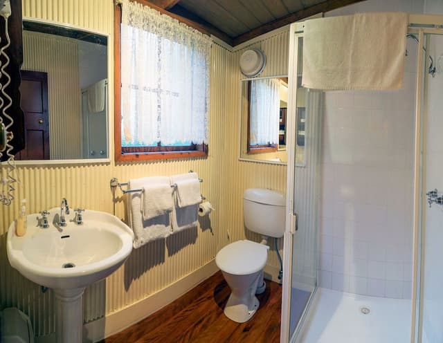 Romantic Cottage, 1 Queen Bed (Ironbark)