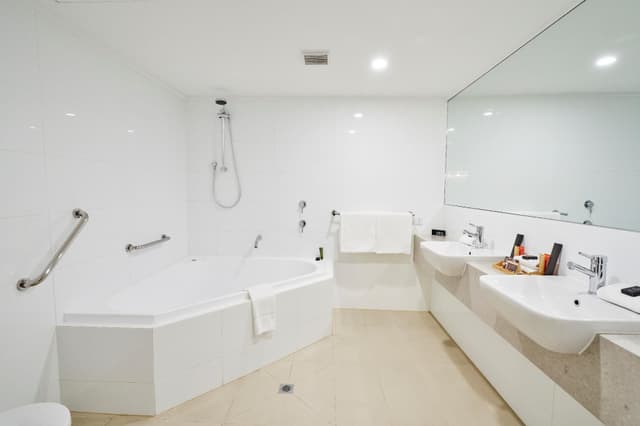 Executive Suite with Spa Bath