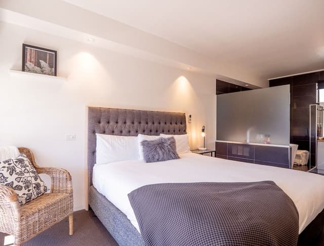 Deluxe Suite, 1 Bedroom, Non Smoking, Balcony (Couples Deluxe Suite mdwk)