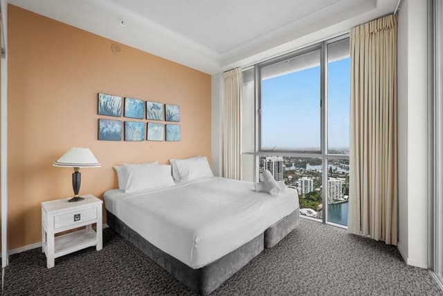 Lvl 42 Ocean View 3 Bedroom Apartment