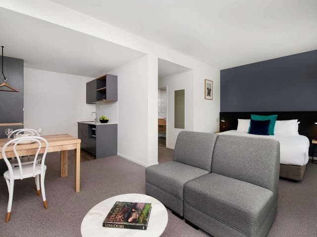 Suite (1 King Bed or 2 Twin Beds)