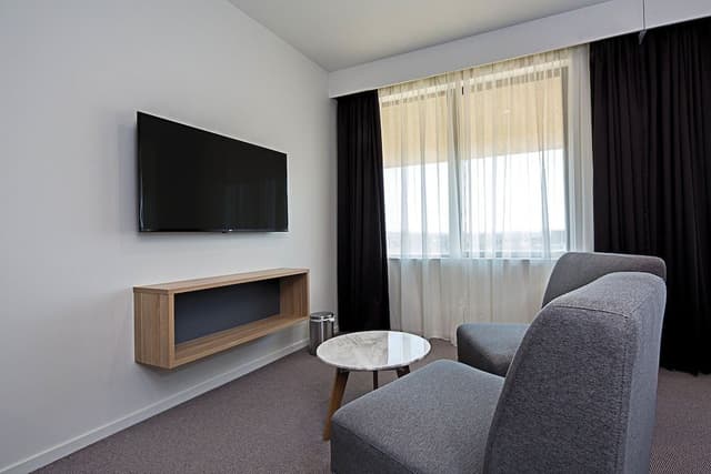 Suite (1 King Bed or 2 Twin Beds)