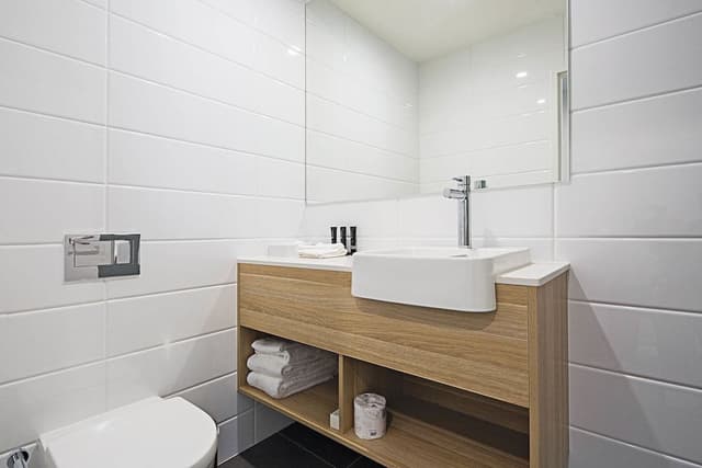 Deluxe Suite (1 King Bed or 2 Twin Beds)