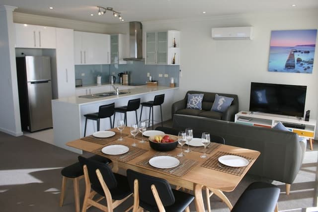 Luxury Apartment, 4 Bedrooms, Balcony, Ocean View (36)