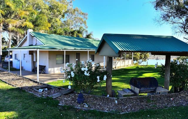 Family Cottage, 4 Bedrooms (Reflections)