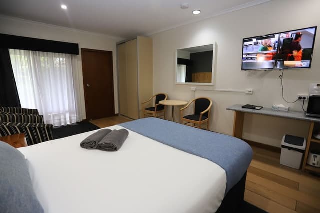 Deluxe Queen Room (Not Pet Friendly)