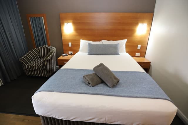Deluxe Queen Room (Not Pet Friendly)