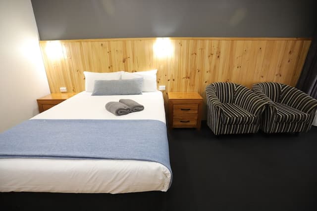 Deluxe Queen Room (Not Pet Friendly)