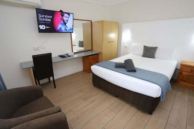 Family Room, 2 Bedrooms (Pet Friendly)