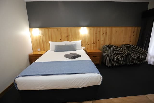 Deluxe Queen Room (Not Pet Friendly)