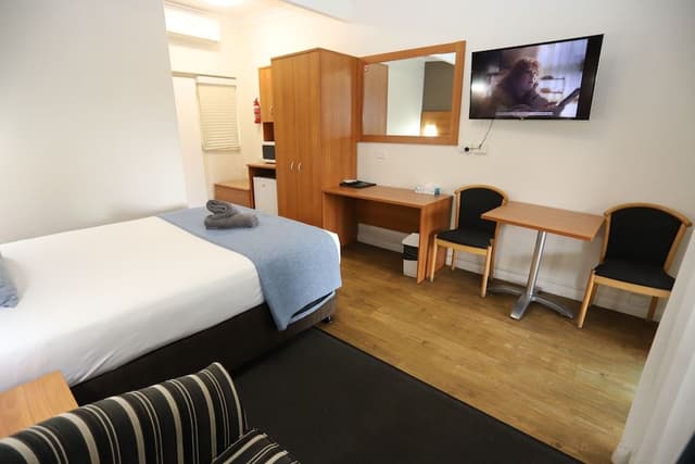 Deluxe Queen Room (Not Pet Friendly)