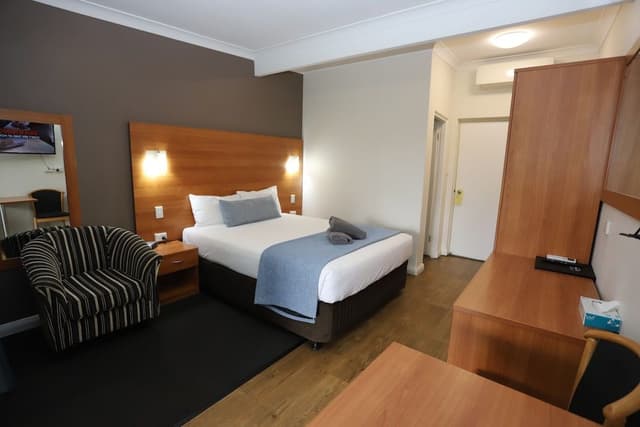 Deluxe Queen Room (Not Pet Friendly)