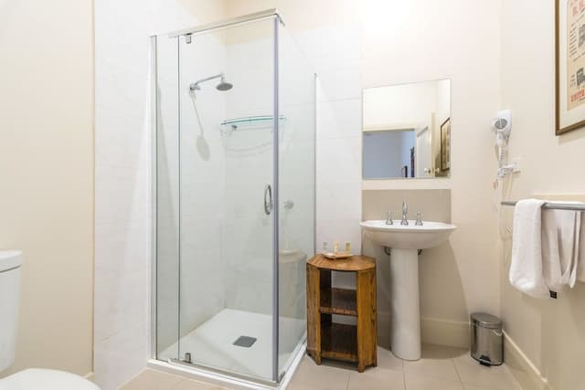 Olley Room Queen Private External Bathroom
