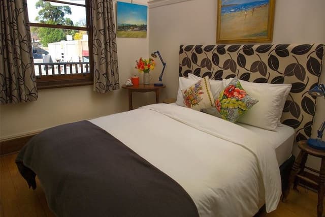 Olley Room Queen Private External Bathroom