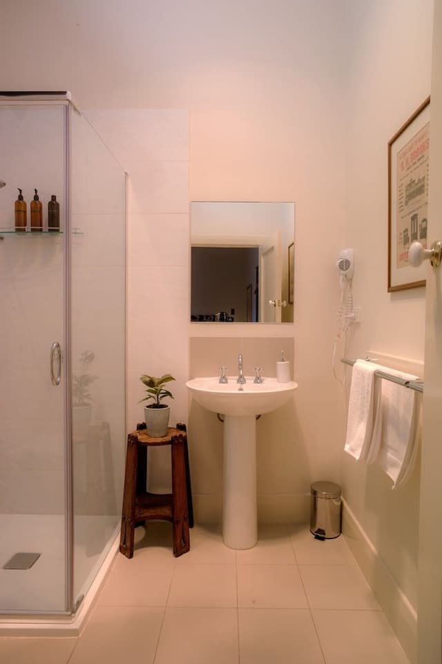 Olley Room Queen Private External Bathroom