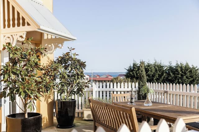 Luxury Apartment, 2 Bedrooms, Sea View, Courtyard Area