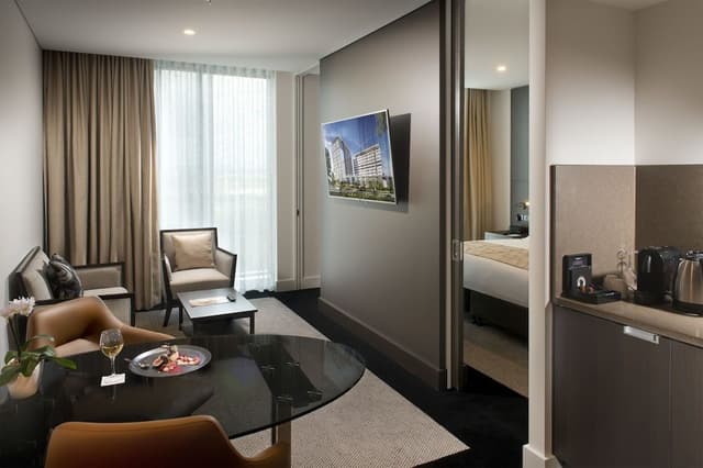 Junior Suite, 1 King Bed, Club Lounge Access