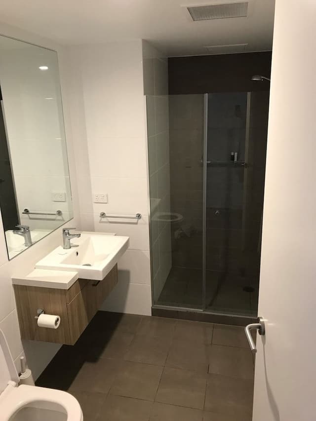 1 Bedroom in 2-Bedroom Apartment