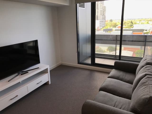 1 Bedroom in 2-Bedroom Apartment