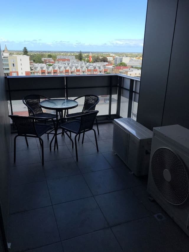 1 Bedroom in 2-Bedroom Apartment