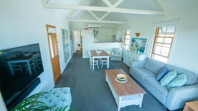 Deluxe King Suite 6