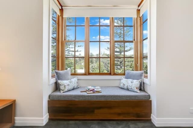 Deluxe King Suite 6