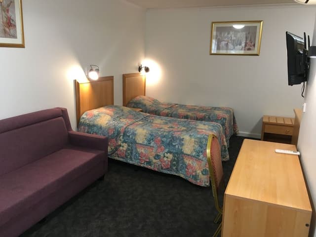 Twin Beds Room