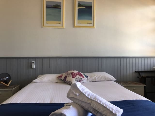 Room, 1 Queen Bed, Lake View