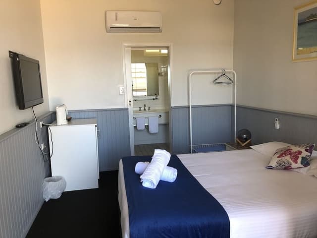 Room, 1 Queen Bed, Lake View