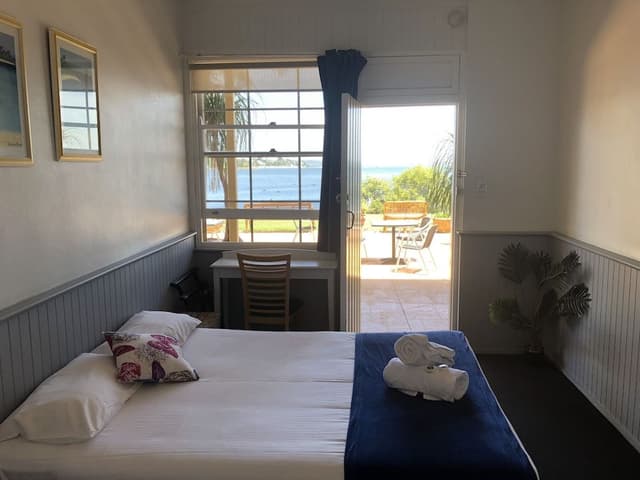 Room, 1 Queen Bed, Lake View