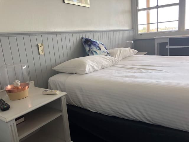 Room, 1 Queen Bed, Lake View