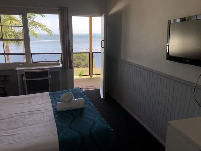 Room, 1 Queen Bed, Lake View