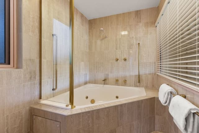 Three Bedroom Apartment with Spa