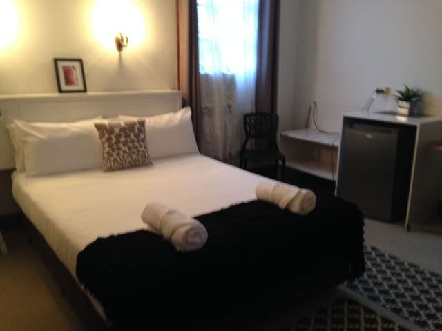Standard Room, Non Smoking (Standard Upstairs Room)