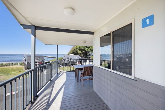 Deluxe Cabin - Sleeps 5 - Dog Friendly